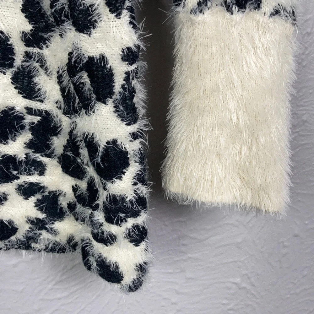 Versona Black & White Leopard Fuzzy Sweater Med